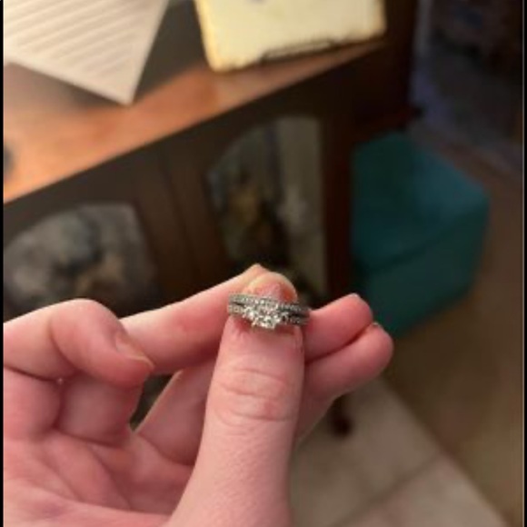 Wedding/Engagement Band Set - Picture 2 of 4